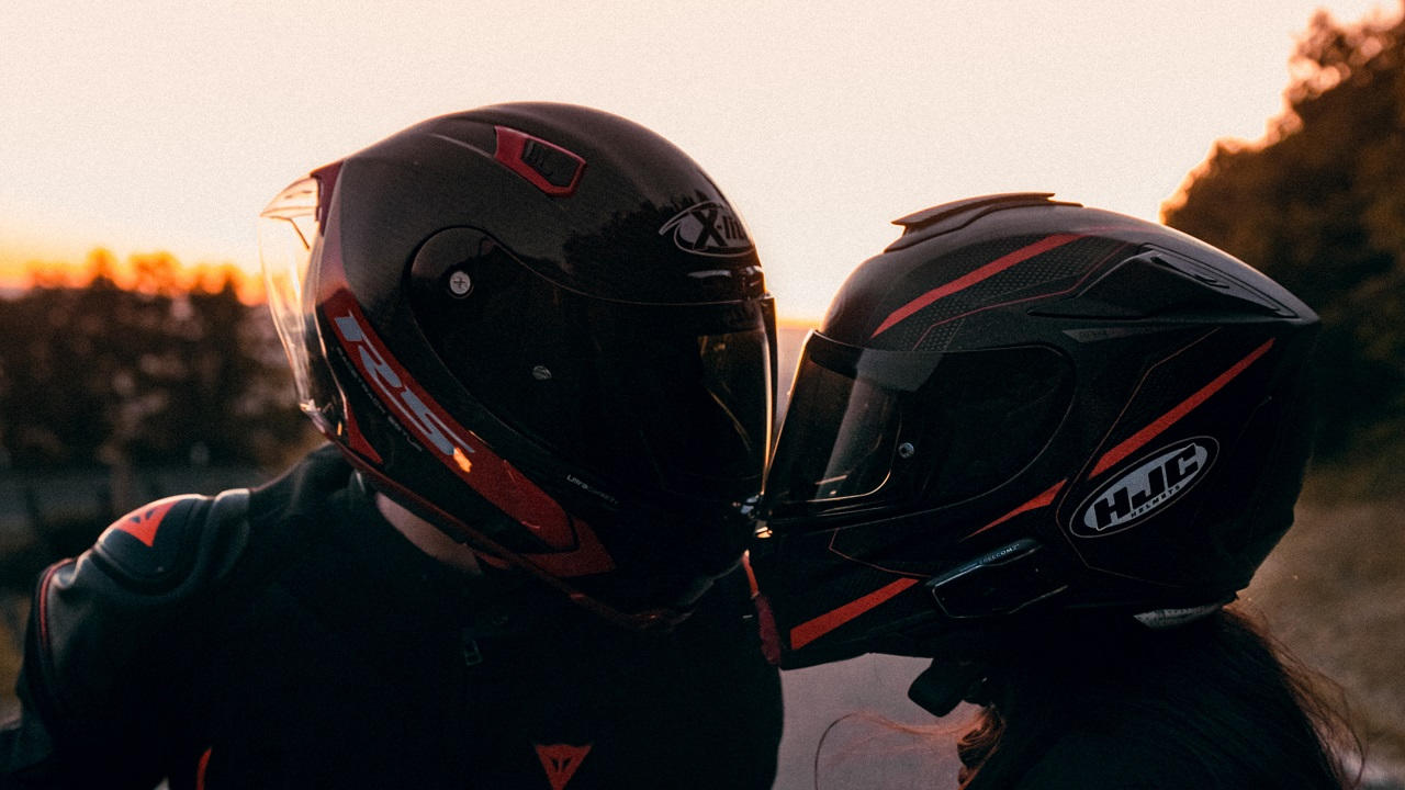 best-helmets-under-10000-in-india-mt-ls2-axor-smk